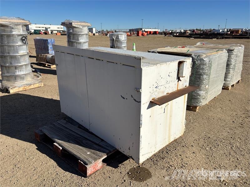  63 in x 31 in x 42 in Steel 4-Door Cabinet Andre komponenter
