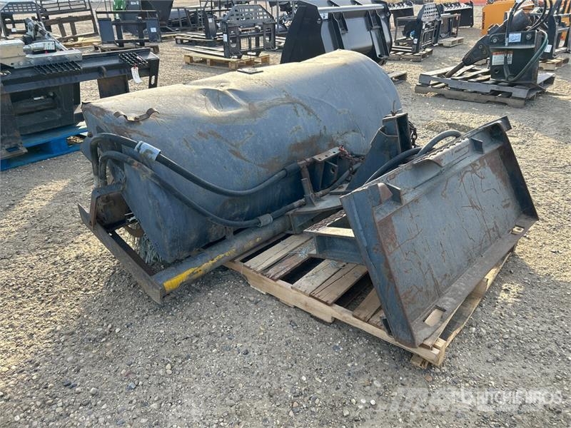  66 in Angle Skid Steer Broom فرش