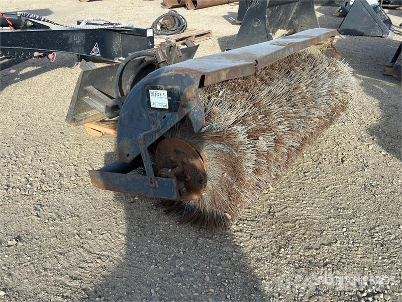  66 in Angle Skid Steer Broom فرش