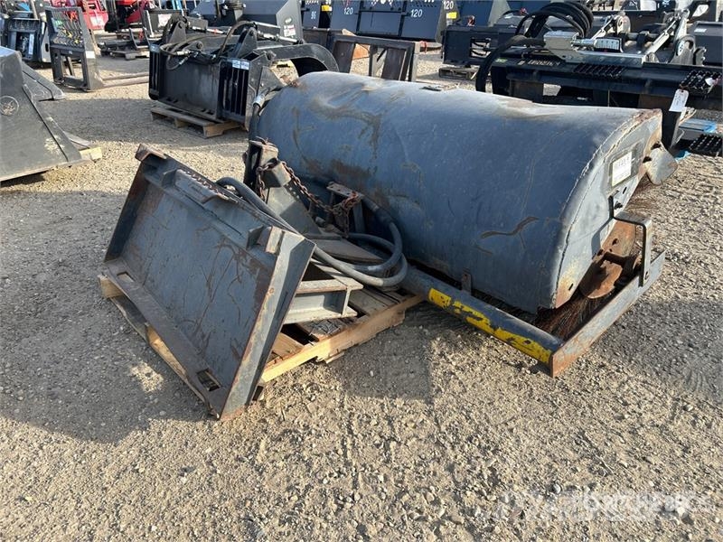  66 in Angle Skid Steer Broom فرش