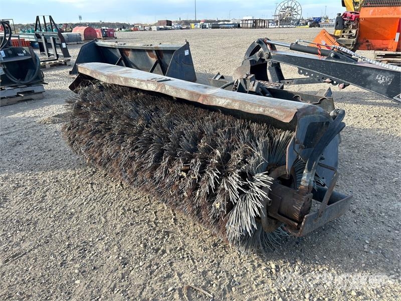  66 in Angle Skid Steer Broom فرش