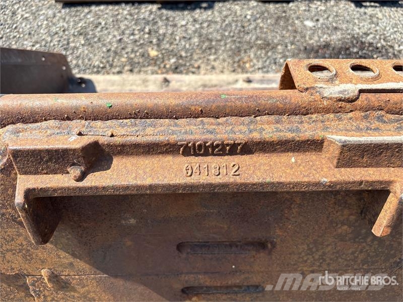 66 in Skid Steer Bucket Godet