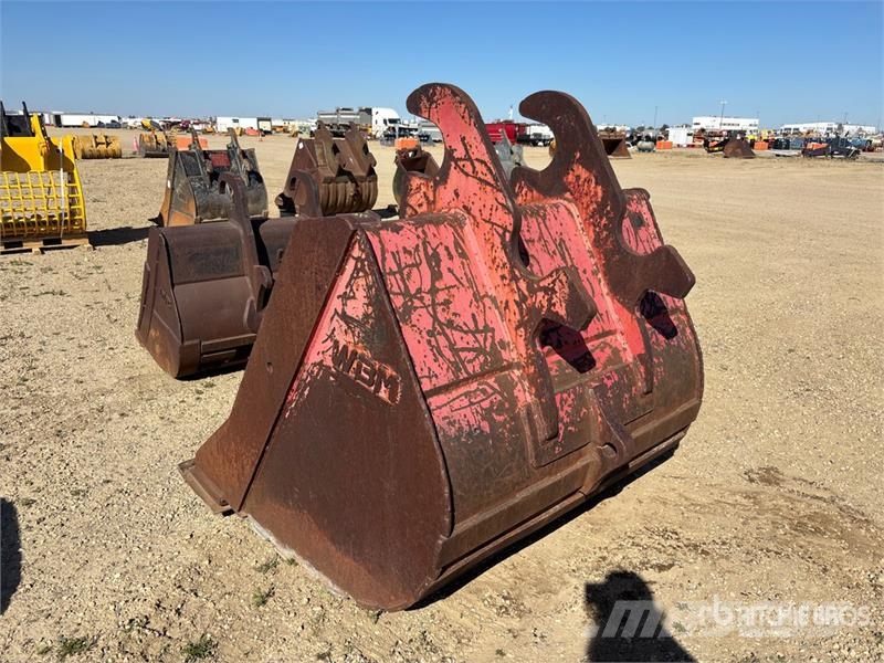 67 in Q/C Cleanup Excavator Bucket Godet