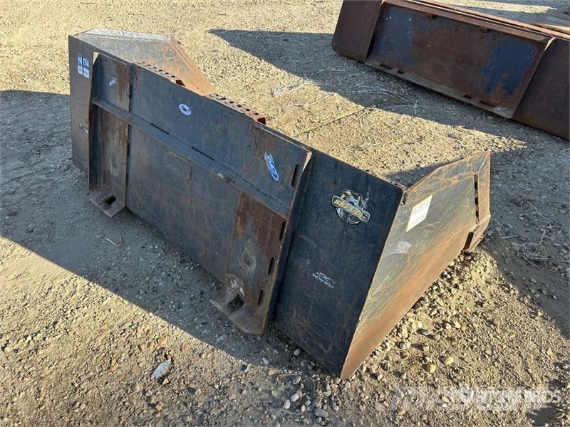 67 in Skid Steer Bucket - Fits Bobcat 5600 Kašike / Korpe