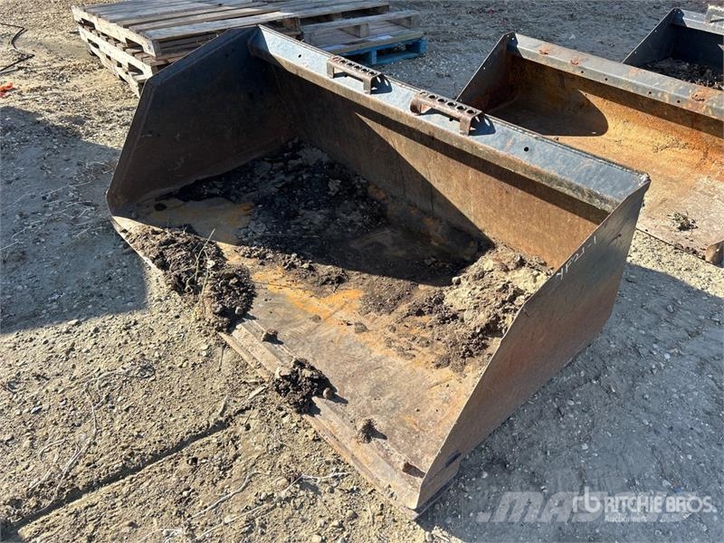 67 in Skid Steer Bucket - Fits Bobcat 5600 Kašike / Korpe