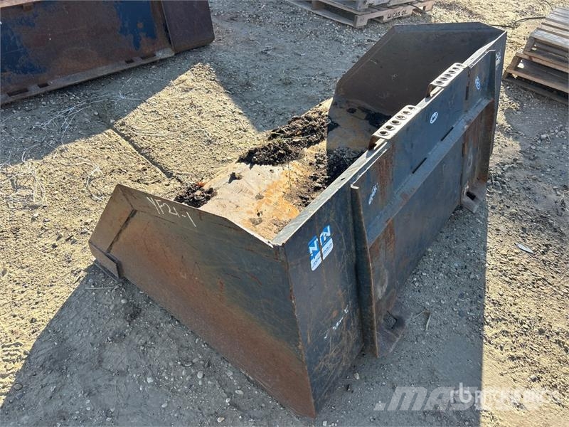 67 in Skid Steer Bucket - Fits Bobcat 5600 Kašike / Korpe