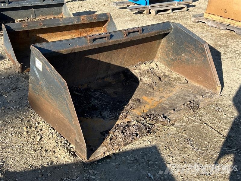 67 in Skid Steer Bucket - Fits Bobcat 5600 Kašike / Korpe