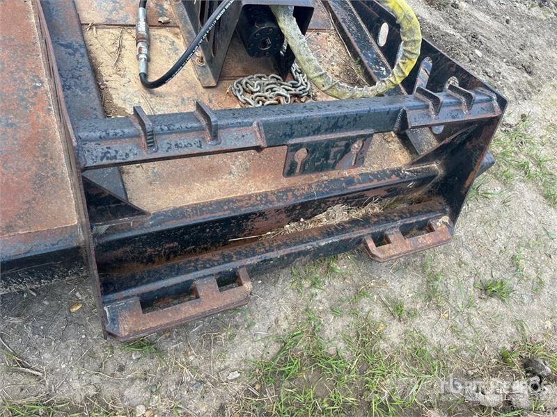 68 in Skid Steer Hydraulic Brush Cutter 莖葉去葉機