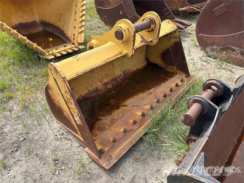  69 in Cleanup Pin-On Excavator Bucket - Fits Cat L Godet