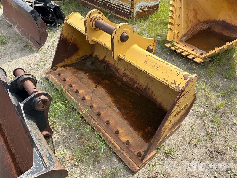  69 in Cleanup Pin-On Excavator Bucket - Fits Cat L Godet