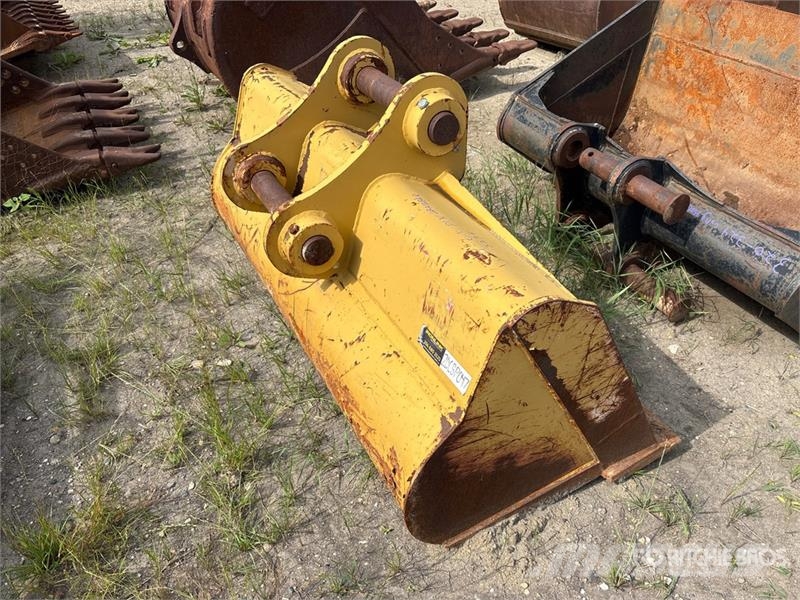  69 in Cleanup Pin-On Excavator Bucket - Fits Cat L Godet