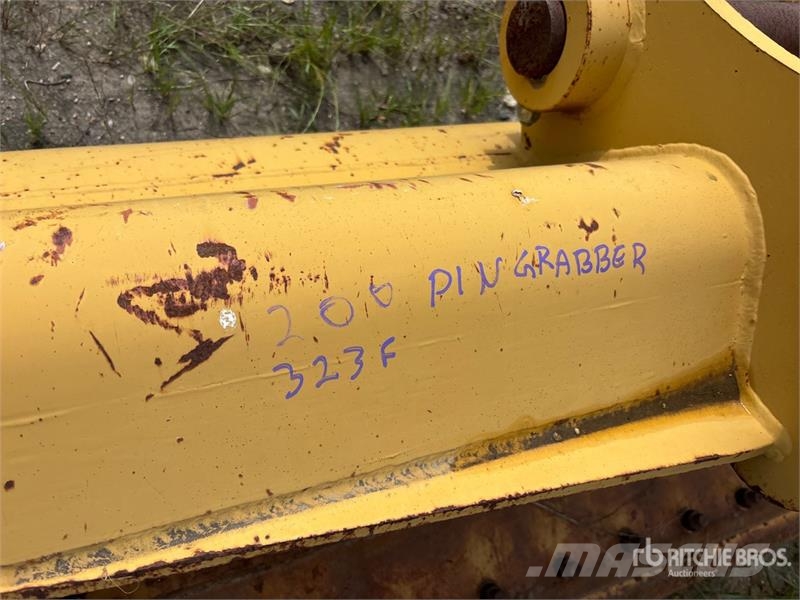  69 in Cleanup Pin-On Excavator Bucket - Fits Cat L Godet