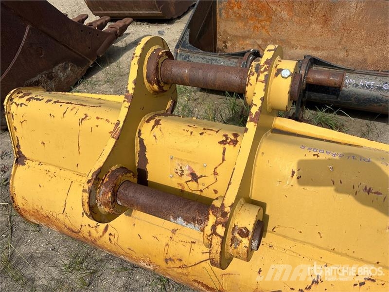  69 in Cleanup Pin-On Excavator Bucket - Fits Cat L Godet