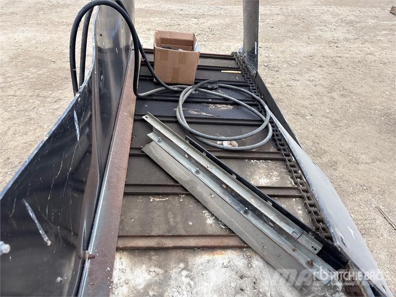  7 ft 6 in x 3 ft Feed Mixer Conveyor Otra maquinaria agrícola