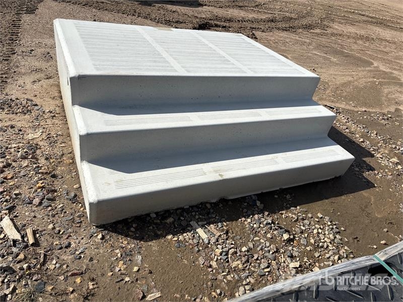 70 in x 72 in Three-Step Landing Concrete Stairs ( Drugi deli
