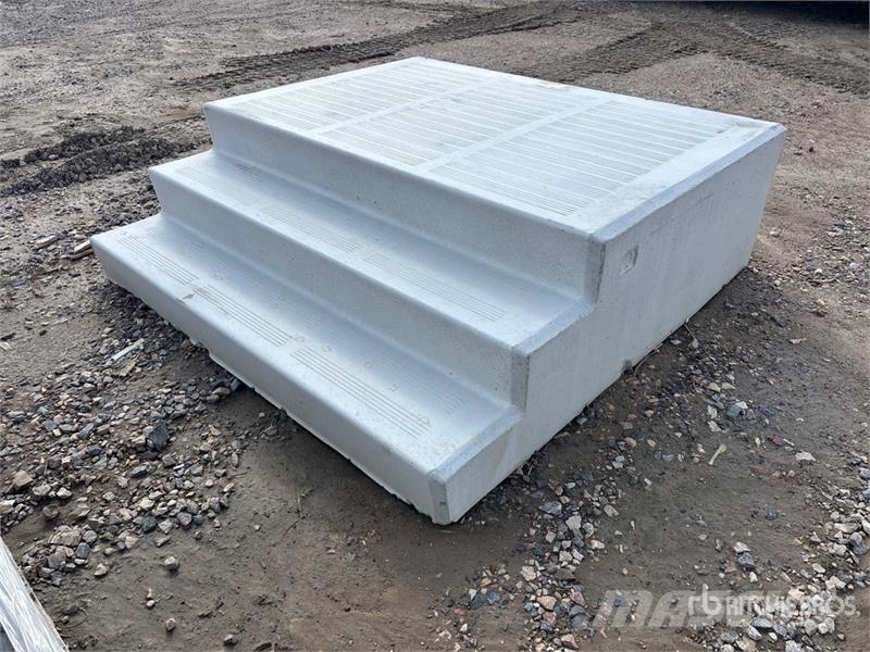 70 in x 72 in Three-Step Landing Concrete Stairs ( Drugi deli