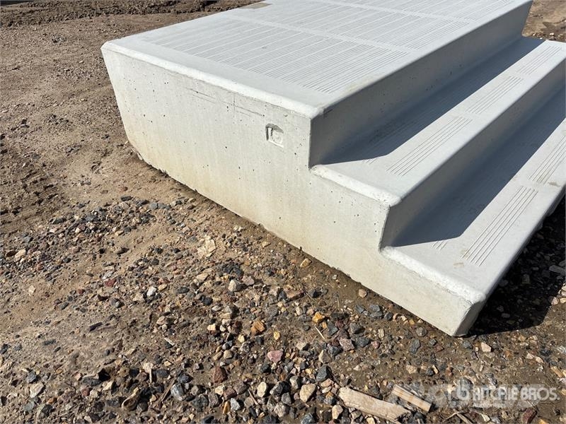 70 in x 72 in Three-Step Landing Concrete Stairs ( Drugi deli