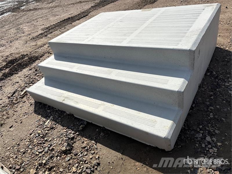 70 in x 72 in Three-Step Landing Concrete Stairs ( Drugi deli