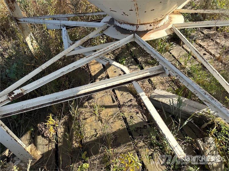 +/- 700 bu Smooth Wall Hopper Grain Bin Stockage, conditionnement - Autres