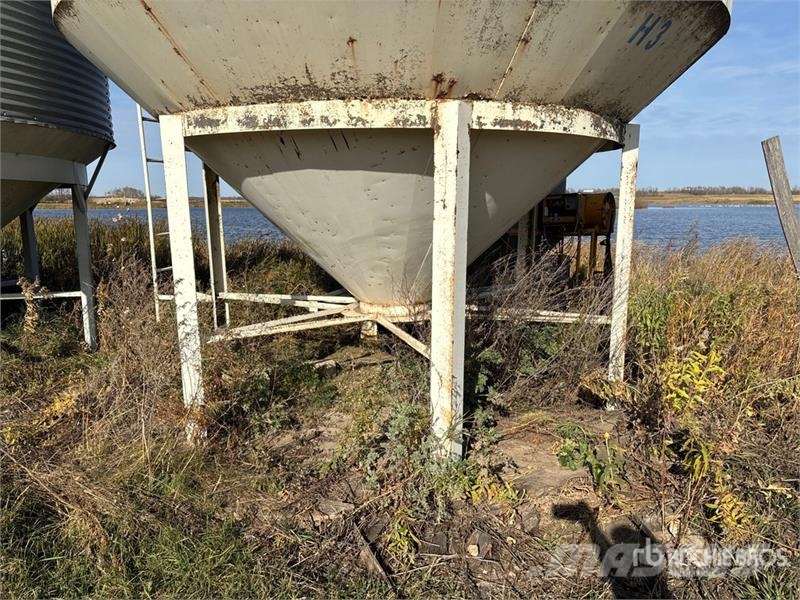 +/- 700 bu Smooth Wall Hopper Grain Bin Stockage, conditionnement - Autres