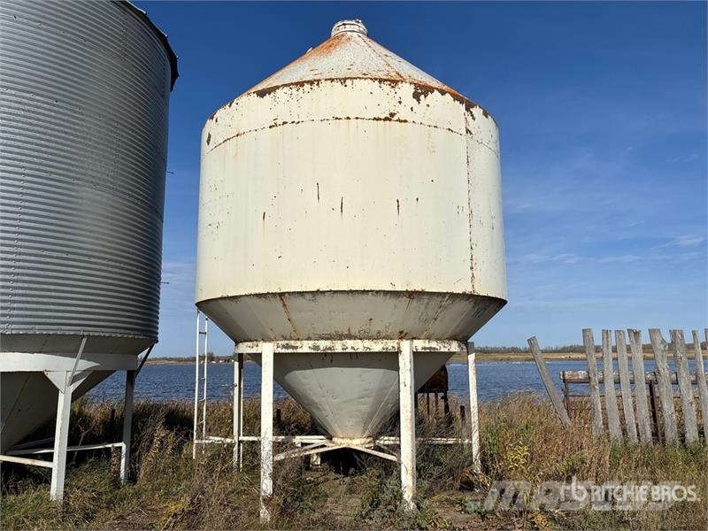 +/- 700 bu Smooth Wall Hopper Grain Bin Stockage, conditionnement - Autres
