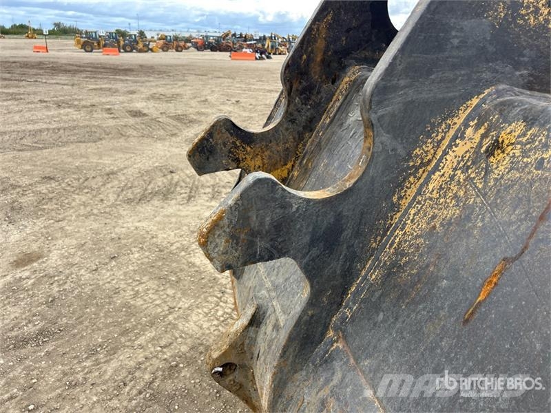  72 in Cleanup Excavator Bucket - Fits Cat/John Dee دلاء