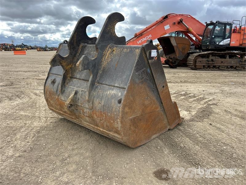  72 in Cleanup Excavator Bucket - Fits Cat/John Dee دلاء
