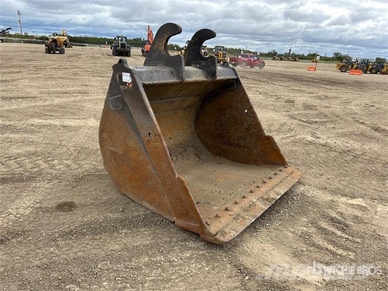  72 in Cleanup Excavator Bucket - Fits Cat/John Dee دلاء