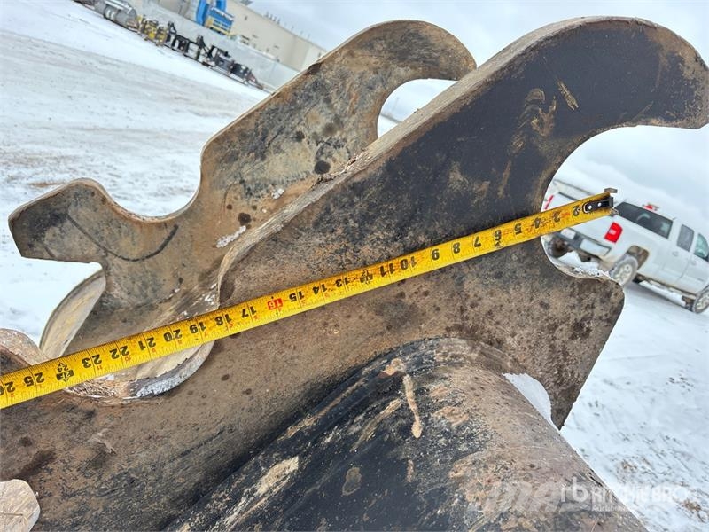 72 in Q/C Cleanup Excavator Bucket - Fits Hitachi Ковші