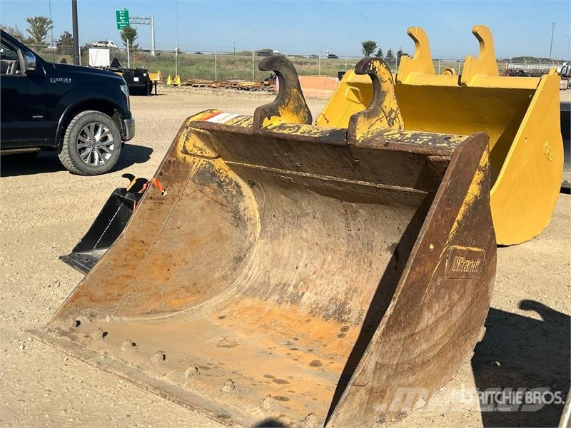  72 in Q/C Cleanup Excavator Bucket - Fits John Dee دلاء
