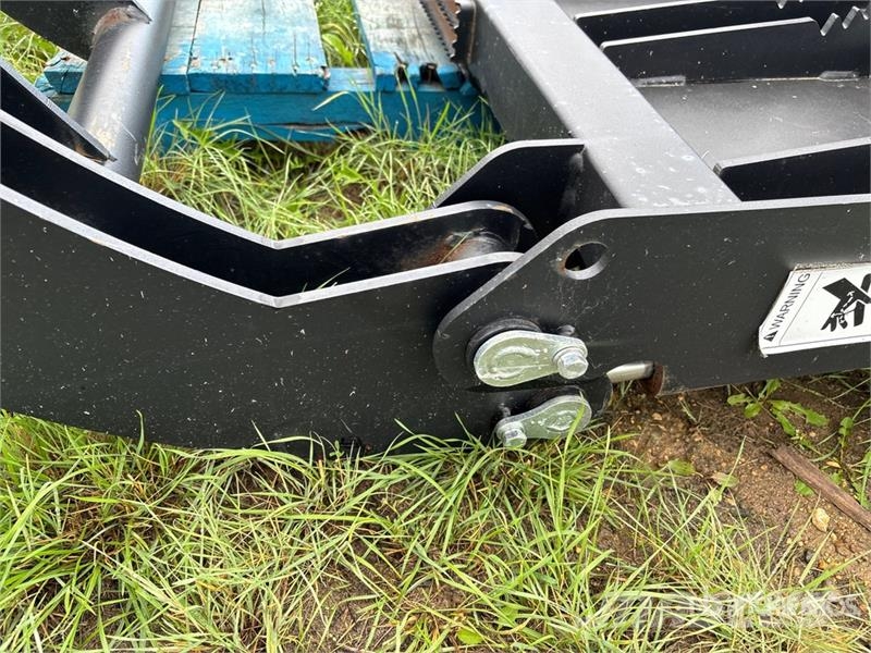 72 in Skid Steer Grapple (Unused) Pinze