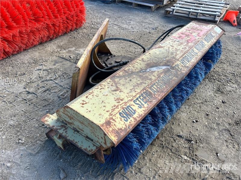 72 in Skid Steer Sweeper - Fits Bobcat 5600 Spazzole