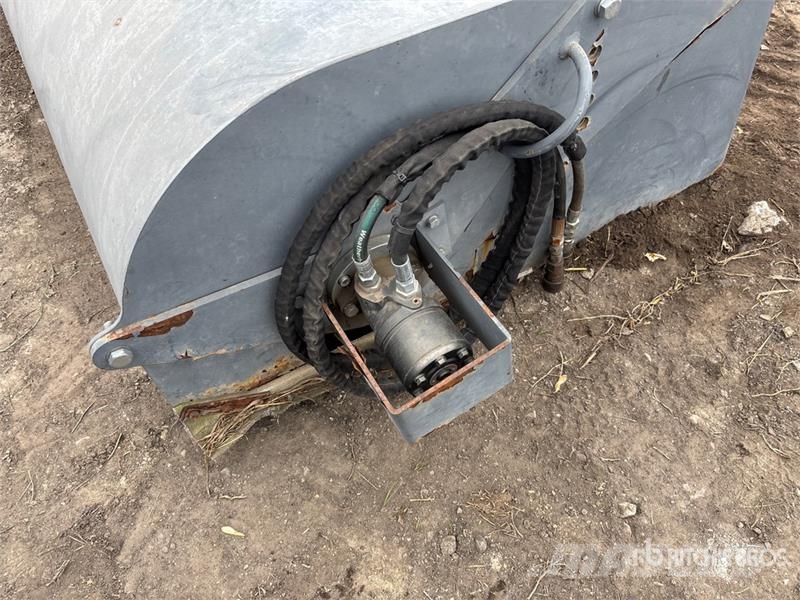  72 in Skid Steer Sweeper Zametací kartáče