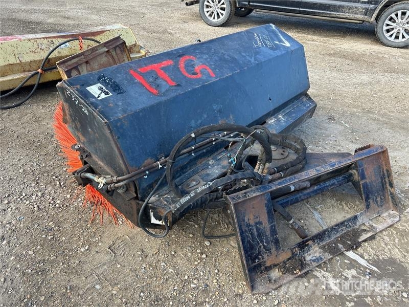 72 in Skid Steer Sweeper - Fits Bobcat 5600 Spazzole