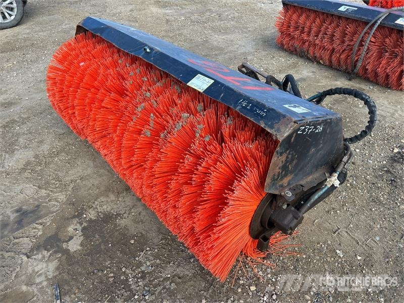72 in Skid Steer Sweeper - Fits Bobcat 5600 Spazzole