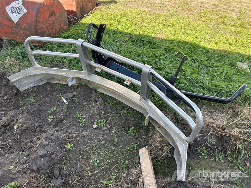  74 in Aluminum & 72 in Steel Bumper معدات النقل - غير ذلك