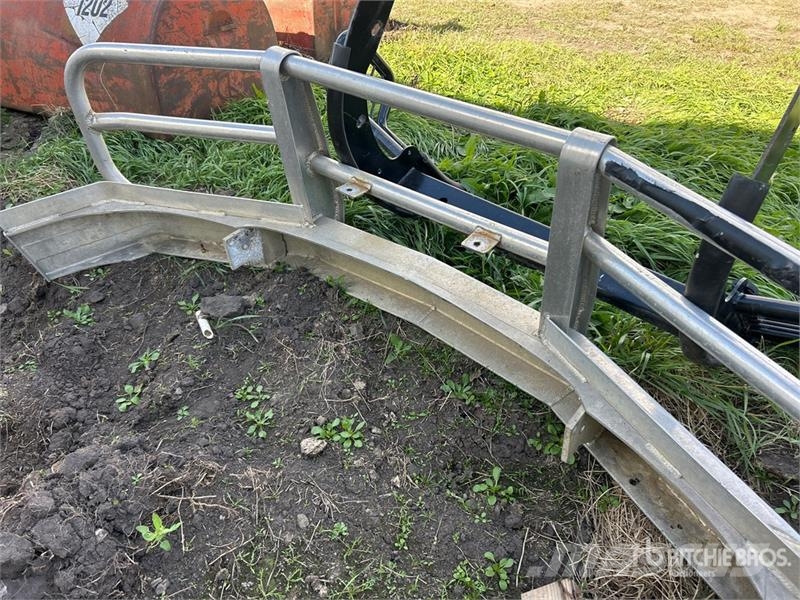  74 in Aluminum & 72 in Steel Bumper معدات النقل - غير ذلك
