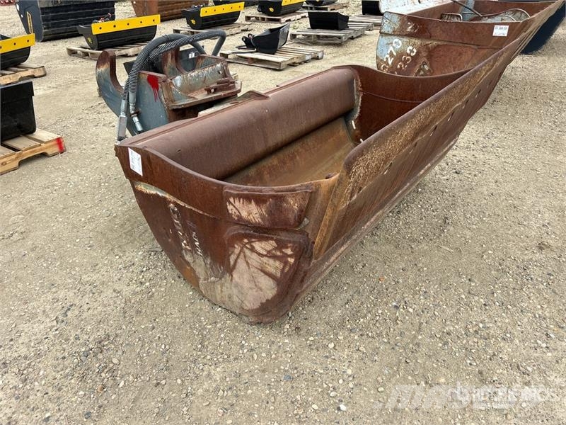  74 in Q/C Tilting Excavator Bucket 挖斗