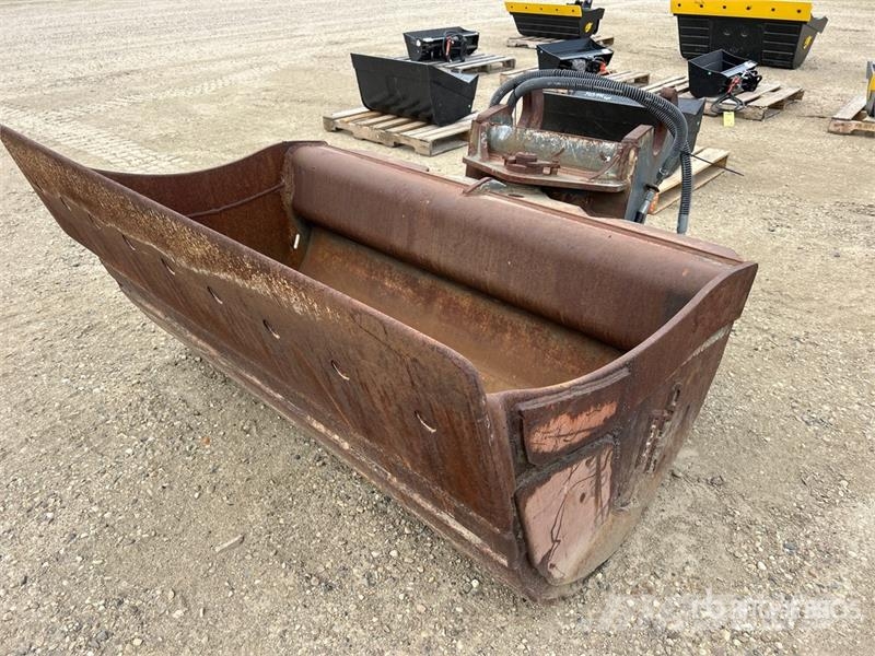 74 in Q/C Tilting Excavator Bucket 挖斗