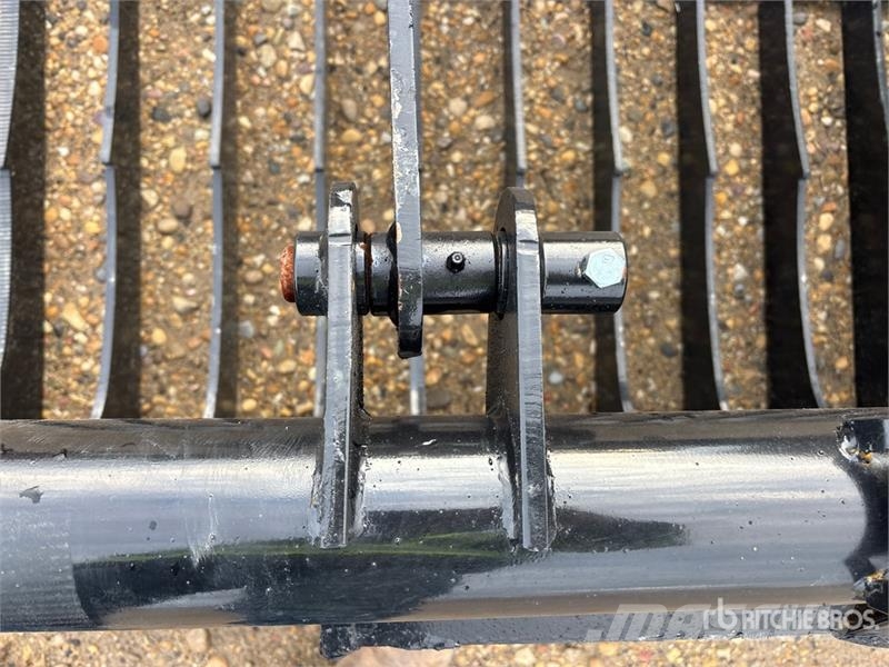 76 in Skid Steer Skeleton Grapple (Unused) Drugi deli