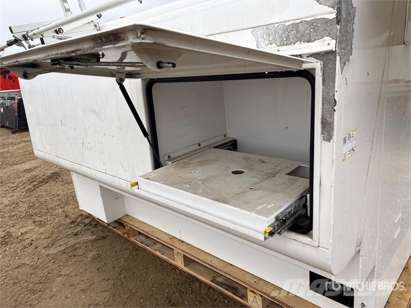  8 ft Full Size Premium Truck Cap Kabine i unutrašnjost