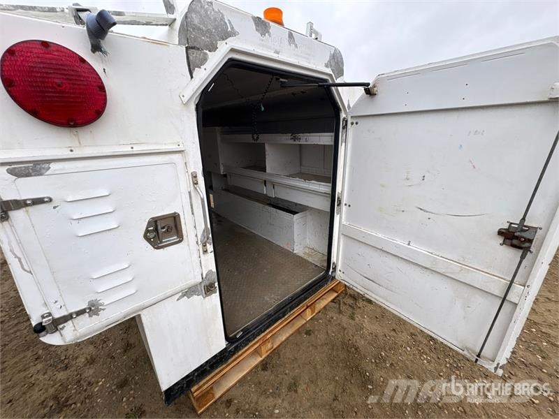  8 ft Full Size Premium Truck Cap Kabine i unutrašnjost