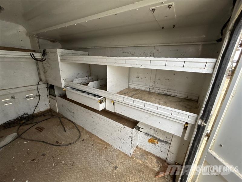 8 ft Truck Cap Kabine i unutrašnjost