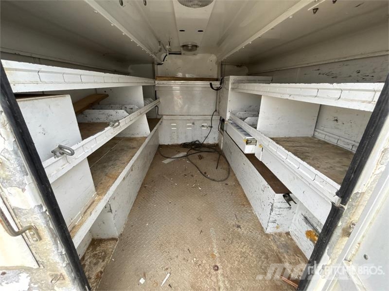 8 ft Truck Cap Kabine i unutrašnjost