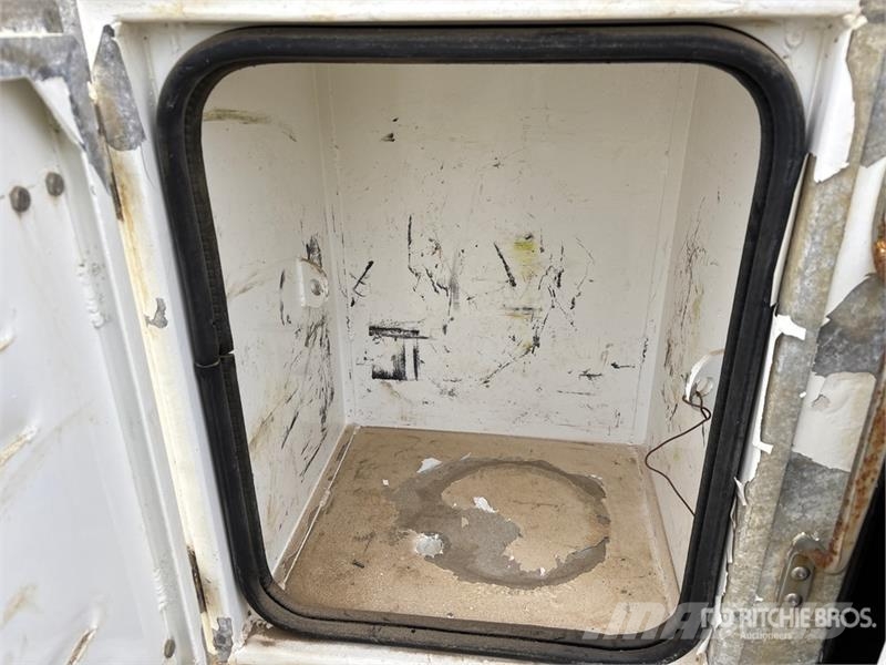 8 ft Truck Cap Kabine i unutrašnjost