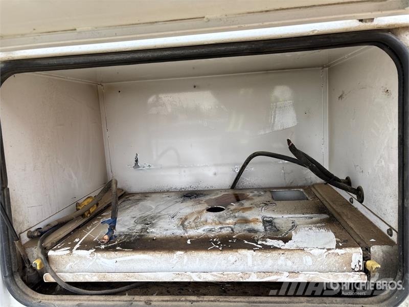 8 ft Truck Cap Kabine i unutrašnjost