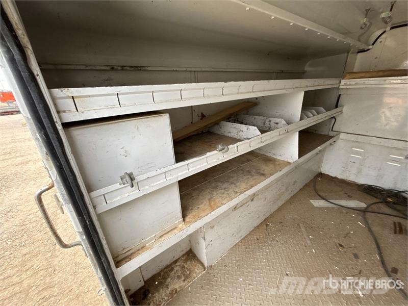 8 ft Truck Cap Kabine i unutrašnjost