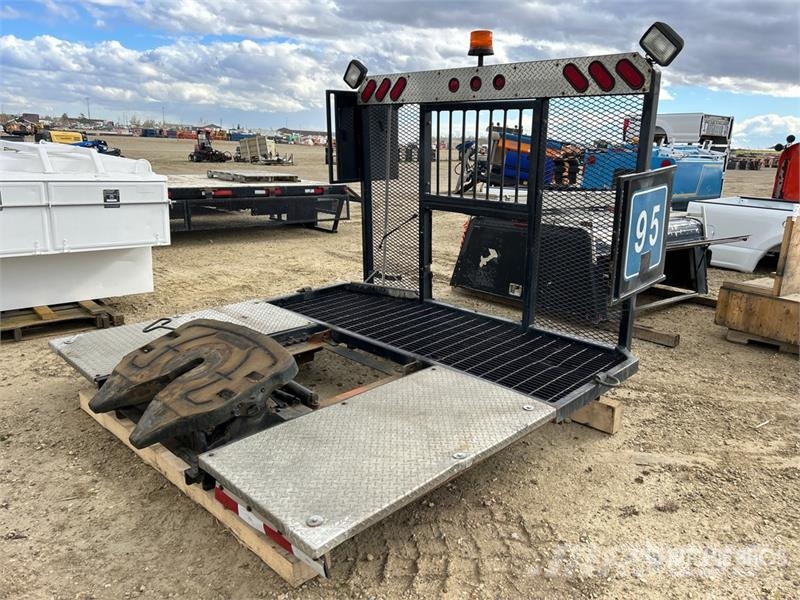 8 ft wide x 92in long x 64in high Truck Flatbed Bo Фургони