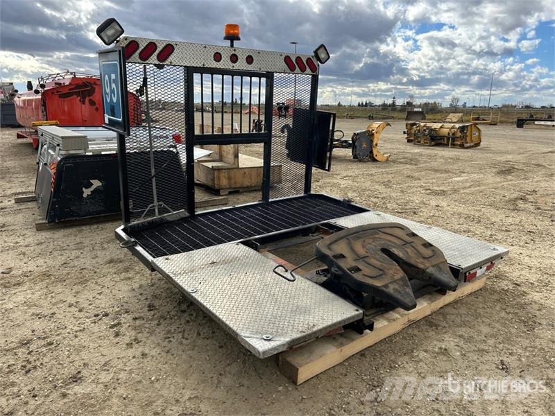 8 ft wide x 92in long x 64in high Truck Flatbed Bo Фургони