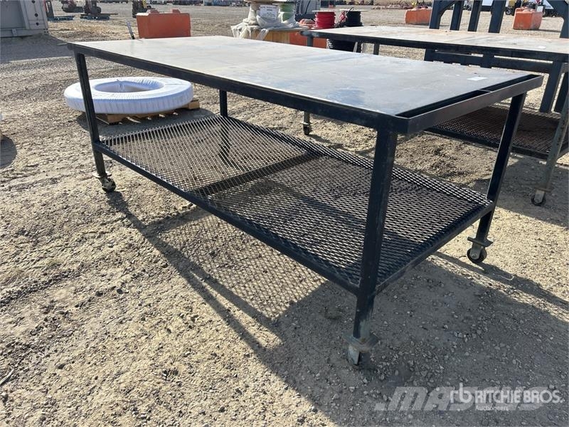 8 ft x 43 in x 4 in Steel Workbench Andre komponenter